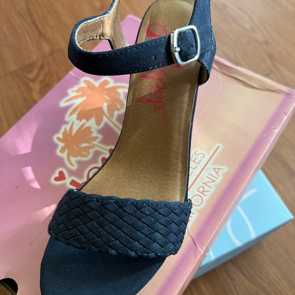 New - Picture 2 of 5